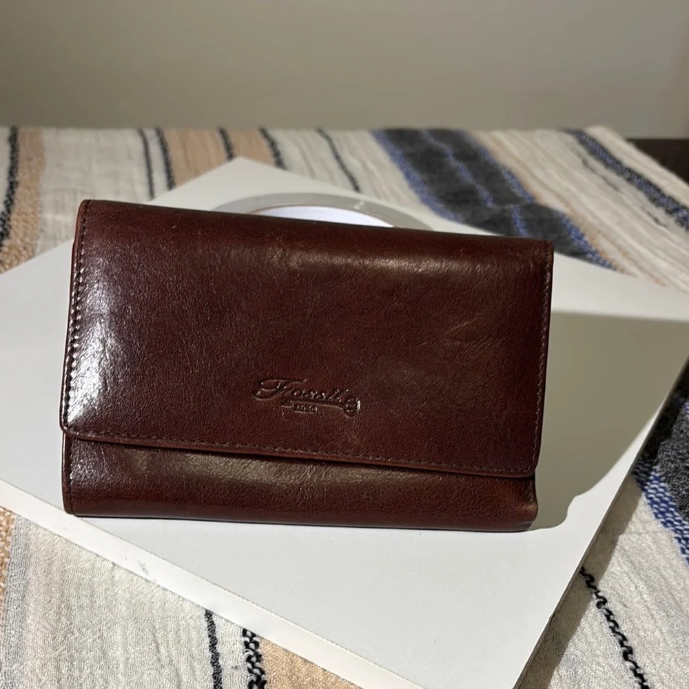 Fossil Brown Leather Wallet Timeless Design
